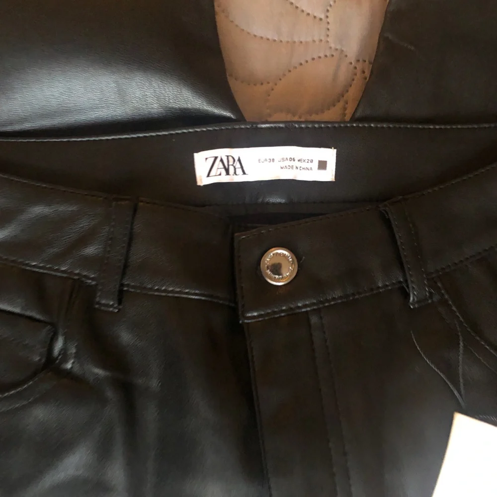 Zara faux leather pants. - Picture 6 of 7